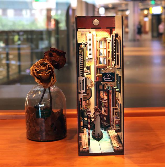 Travel in Venice Book Nook DIY kit from Hands Craft